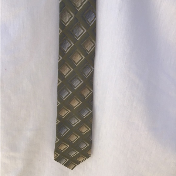 Croft & Barrow Green and Gray 100% Silk Tie - 60” - Picture 3 of 6
